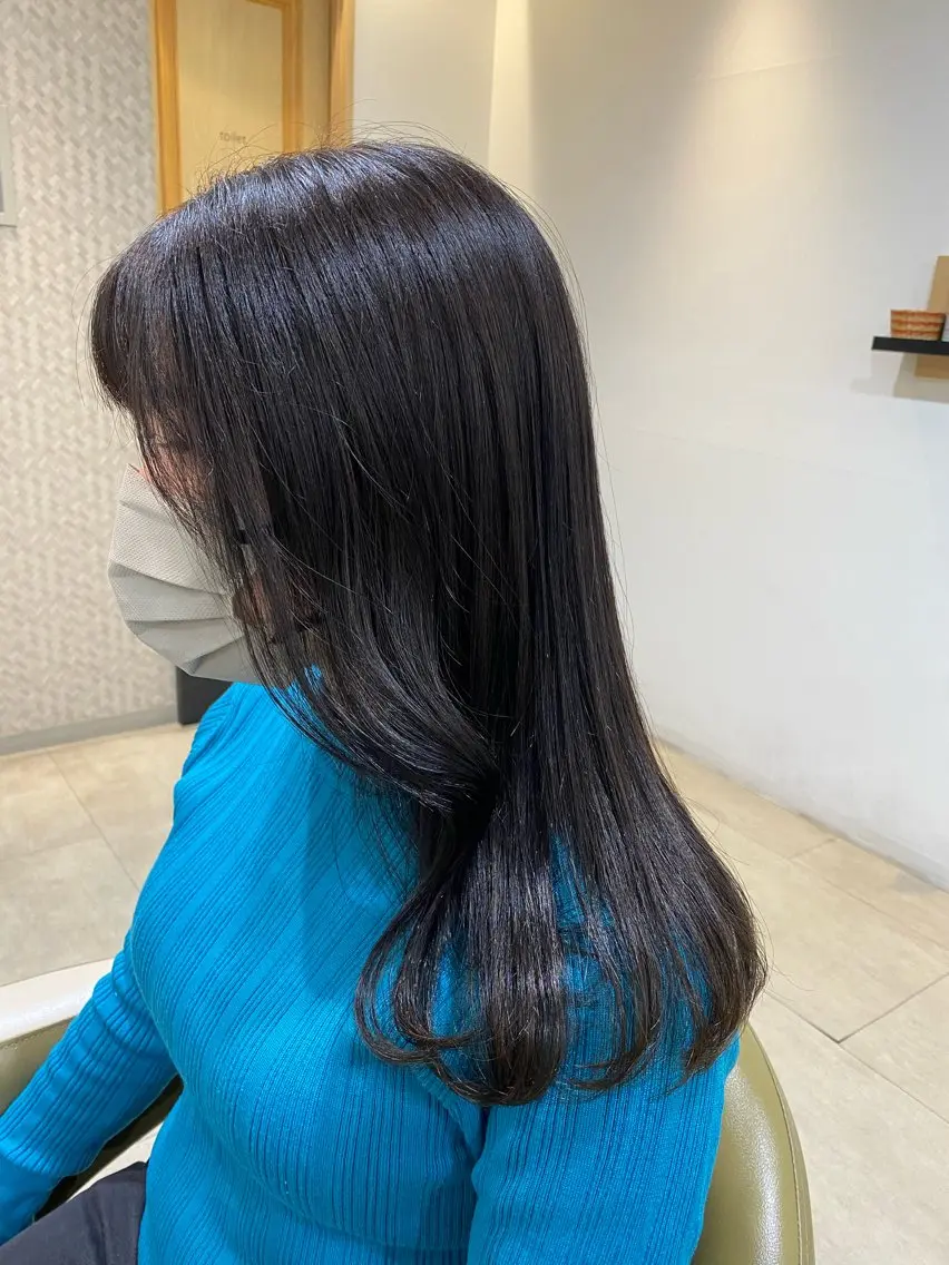 ロング カラー 黒髪 ブリーチ ネイビーカラー ブリーチなしカラー 松本 絢乃のヘアスタイル