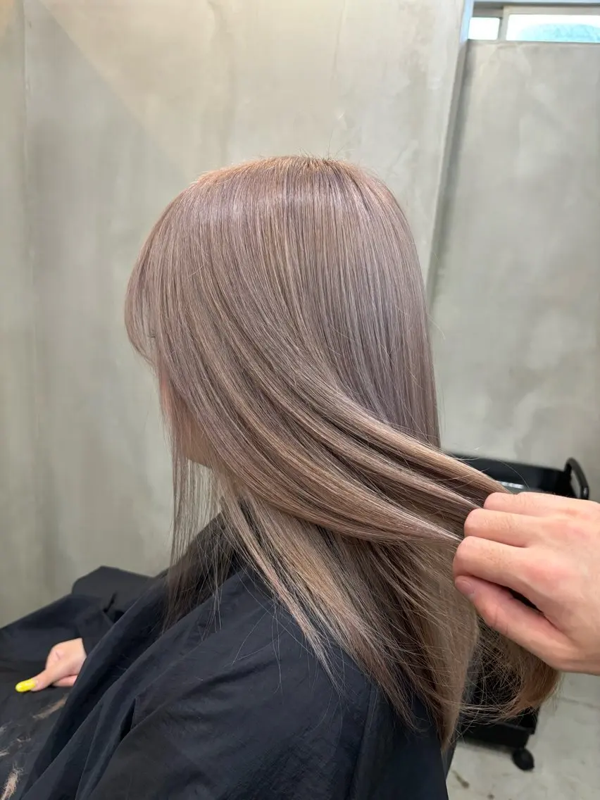 セミロング カラー ベージュカラー ホワイトベージュ ヘアカラー 中園康 /カラー/ブリーチのヘアスタイル