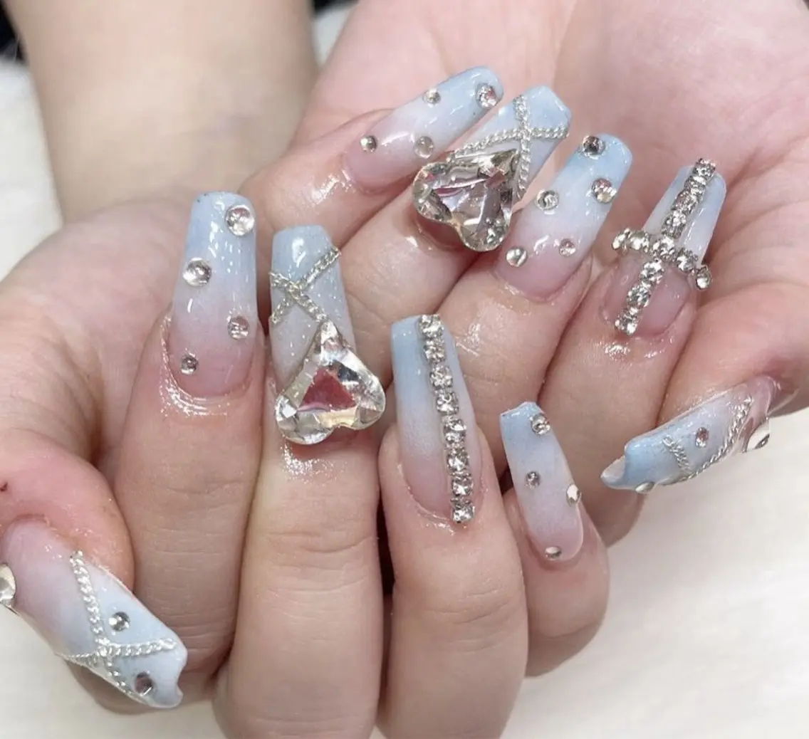 ネイル マグネットネイル ピンク ネイルチップ 冬ネイル クリスマス ハンドネイル Lee Nailsのネイルデザイン
