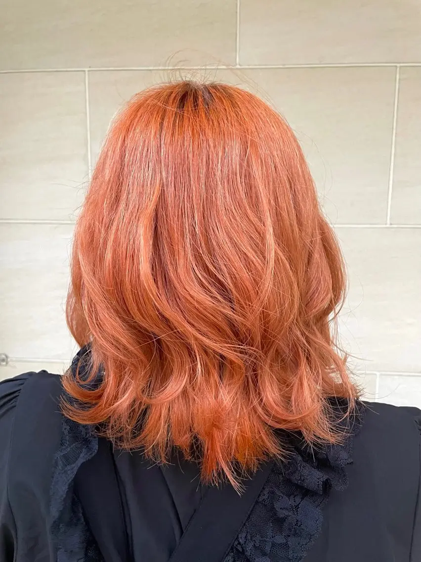ミディアム カラー ブリーチ オレンジ ヘアカラー トリートメント 透明感/ハイトーン ／レッドカラー🍓のヘアスタイル