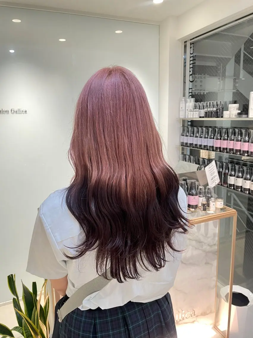 ロング カラー ヘアアレンジ ブラウンカラー ピンクカラー レッドカラー レッドブラウン ホワイトピンク ヘアカラー トリートメント ヘッドスパ ヘアセット 艶髪✨寒色カラー✨ 翁長孝輔のヘアスタイル