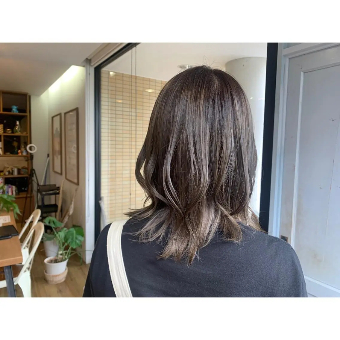 セミロング カラー グレージュ ヘアカラー トリートメント ツキダテ ユイのヘアスタイル