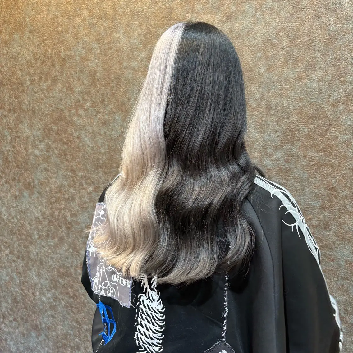 ロング ヘアカラー 衛藤 澄玲のヘアスタイル
