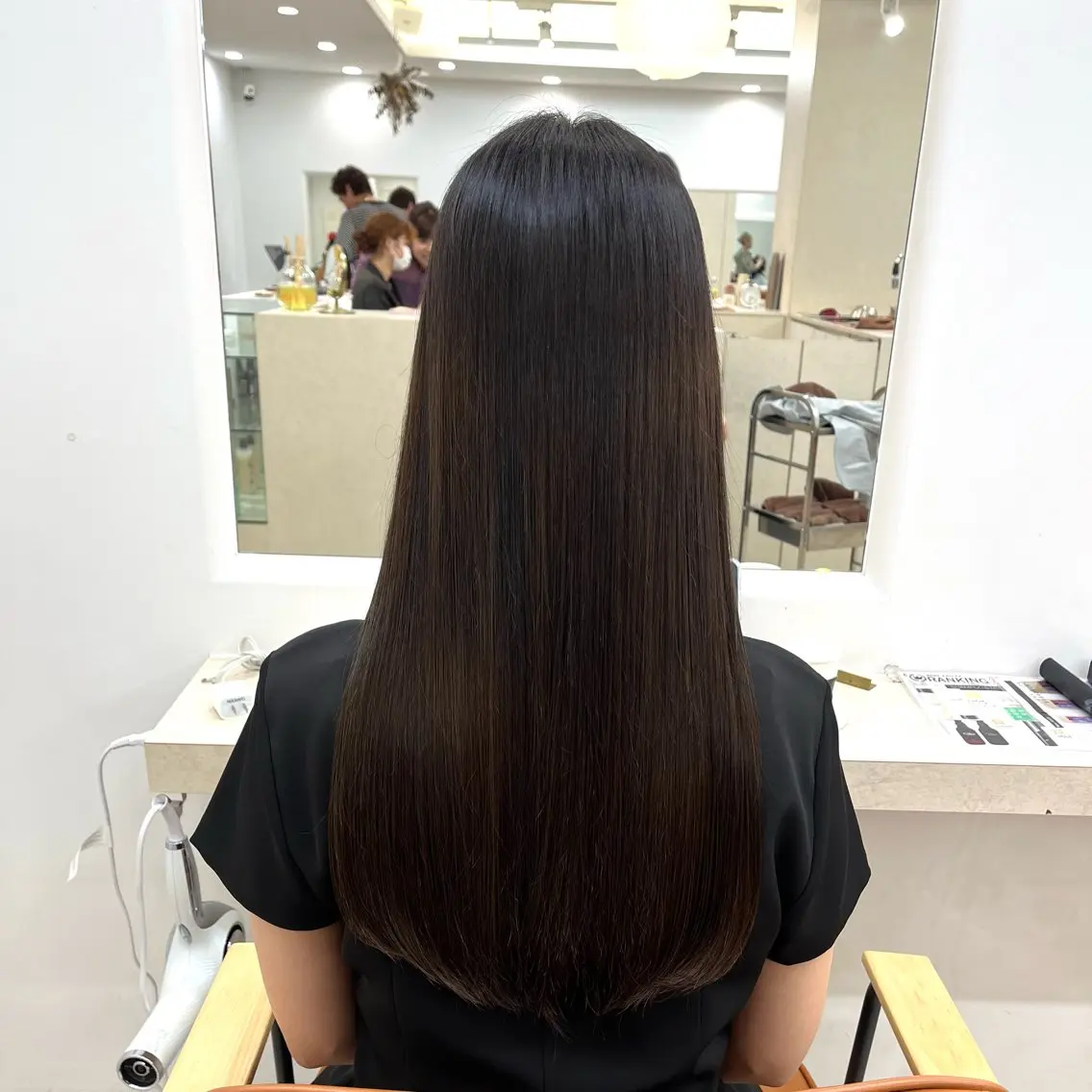 セミロング カラー 🐰あみ【艶カラー/ 縮毛矯正】🫧のヘアスタイル