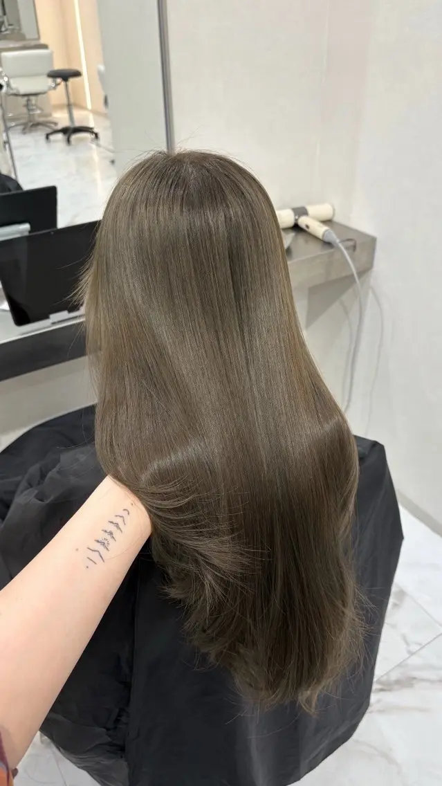 ロング カラー パーマ ベージュカラー ブリーチ 透明感カラー ダブルカラー グレージュ カット ヘアカラー トリートメント TOMO/ブリーチ 無しオリーブのヘアスタイル