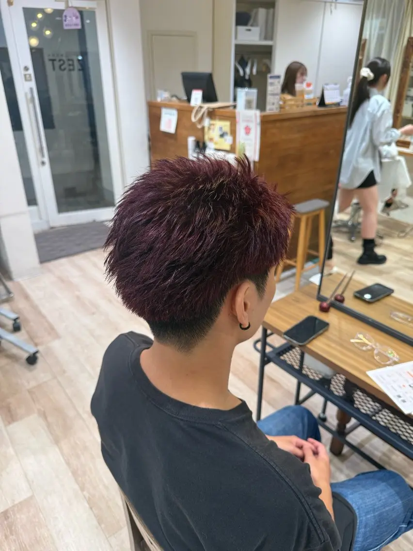 ショート カラー メンズ レッドカラー ヘアカラー シン🦊カット/ 艶カラー／ブリーチのヘアスタイル
