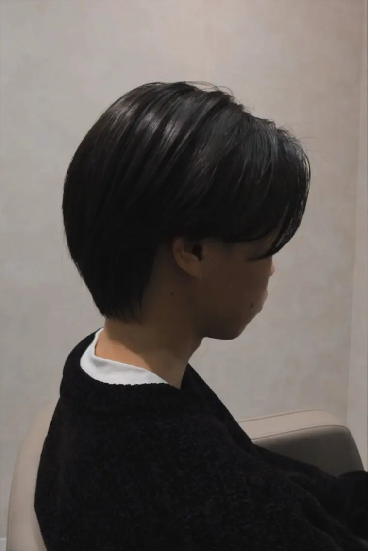 ショート メンズ センターパート ダウンパーマ フェザーパーマ メンズハイライト メンズインナーカラー 藤崎百道メンズカット Zina/森井唯央のヘアスタイル