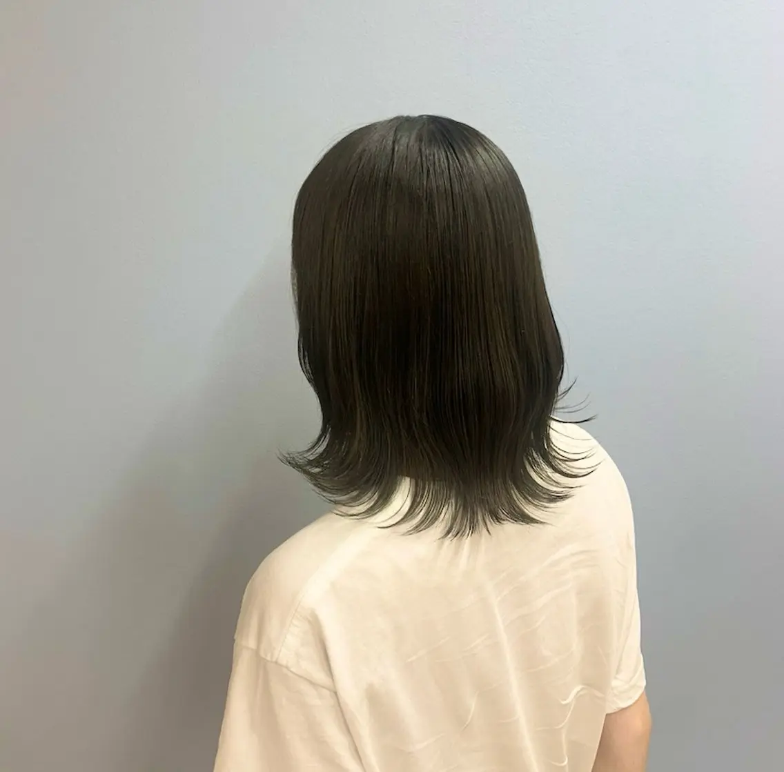 ミディアム カラー オリーブカラー 山崎 美羽のヘアスタイル