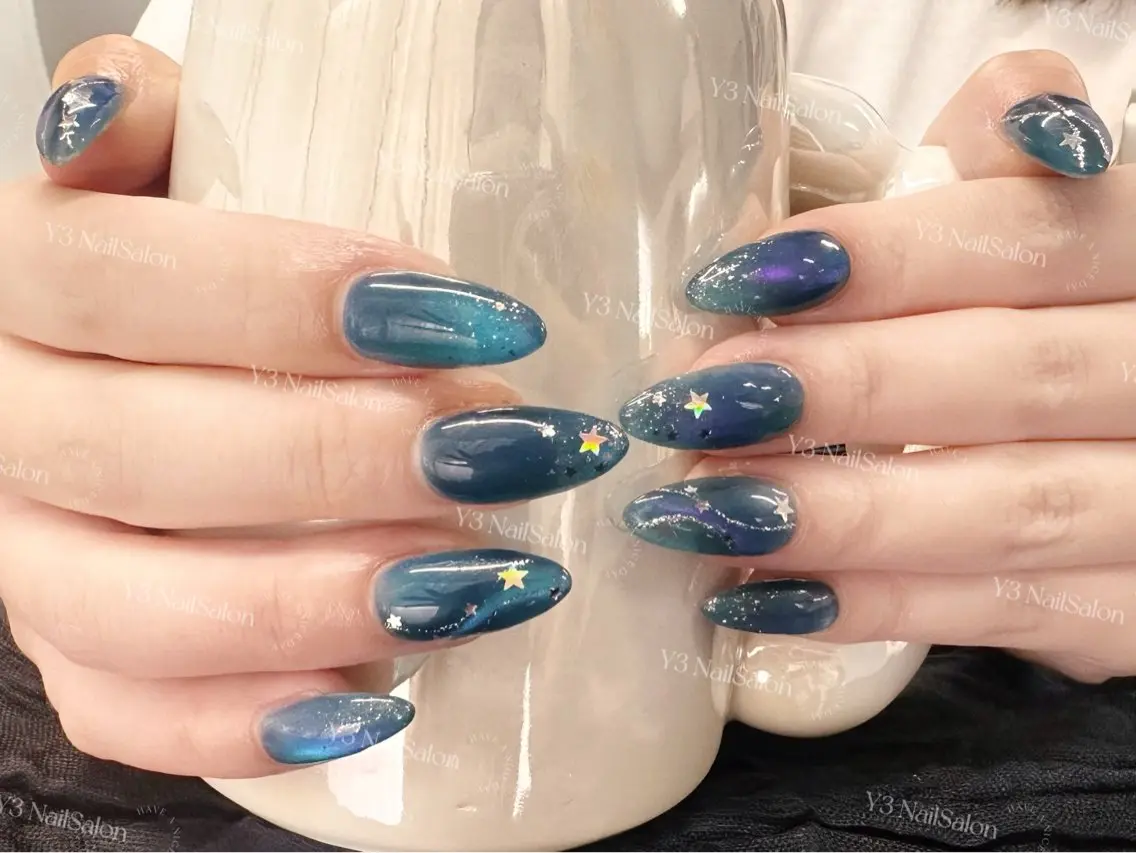 ネイル アートネイル オーロラネイル ブルー グリーン ホログラムネイル ハンドネイル Y3 NailSalonのネイルデザイン