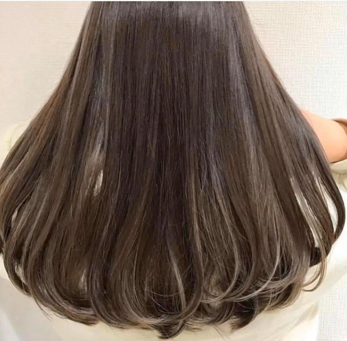 ロング 透明感♡グレージュ ♡ミルクティー♡のヘアスタイル