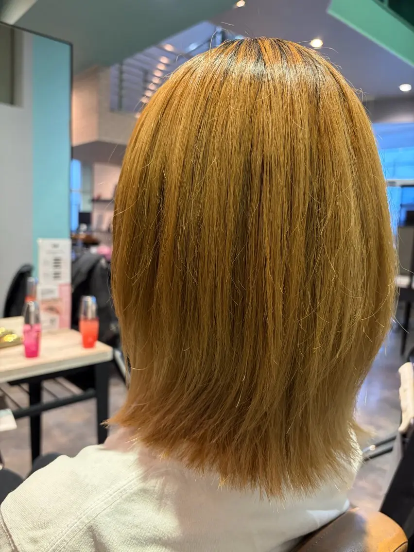 ミディアム カット ブリーチモデル RURUのヘアスタイル