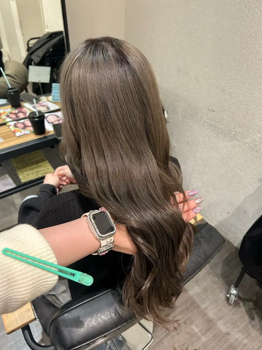 ロング カラー ヘアアレンジ アッシュ ベージュカラー 透明感カラー ヘアカラー トリートメント cocotte 💟草間紫音💟のヘアスタイル