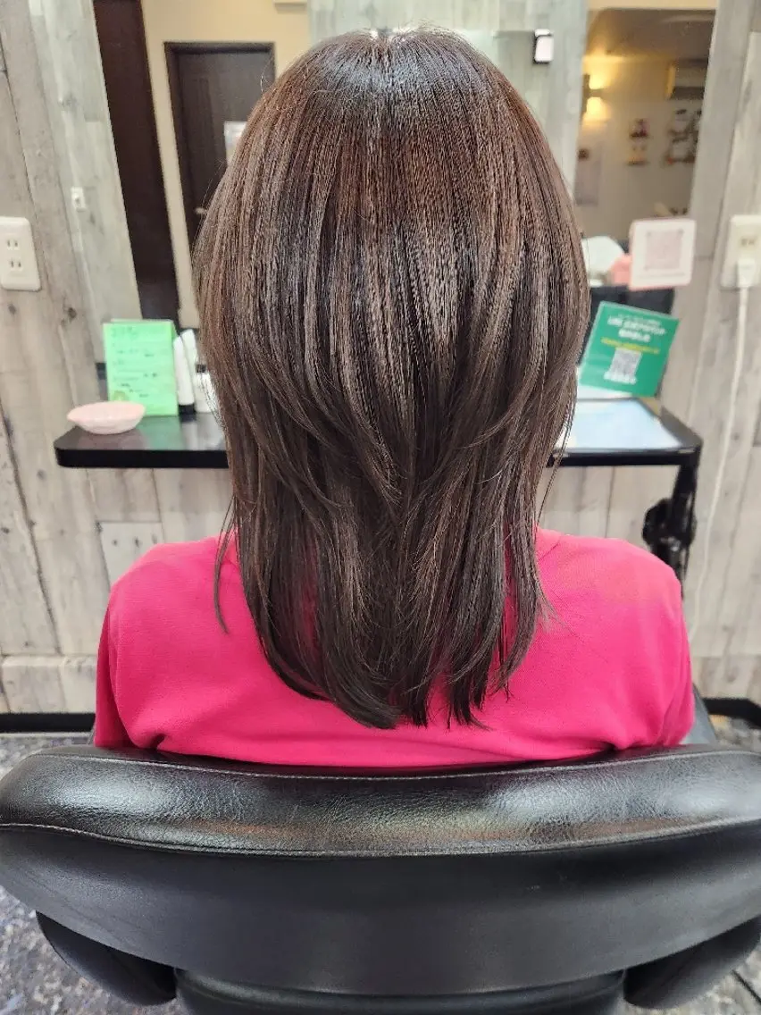 カラー セミロング ウルフカット カット ヘアカラー 岩瀬 未来のヘアスタイル