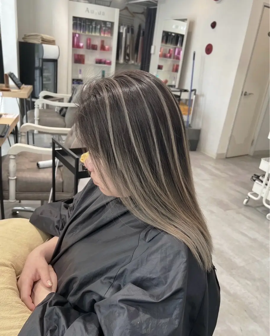ミディアム カラー バレイヤージュ ベージュカラー ホワイトベージュ レイヤーカット 指名数No.1 /NAOYAのヘアスタイル