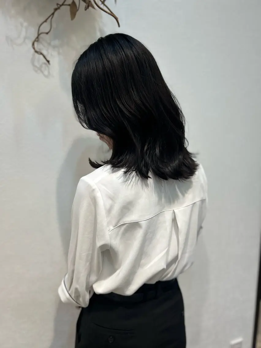 ミディアム ミディアムレイヤー レイヤーカット 黒崎 日菜のヘアスタイル