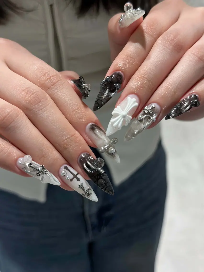 ネイル チークネイル ドット フレンチネイル グラデーション ハート ハンドネイル Julli NailStudioのネイルデザイン