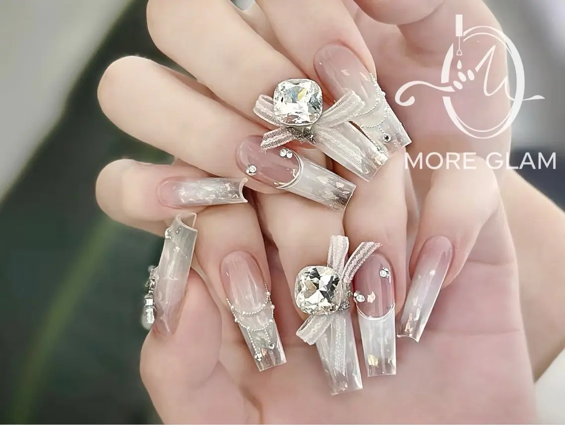 ネイル More Glam 池袋東口店のネイルデザイン