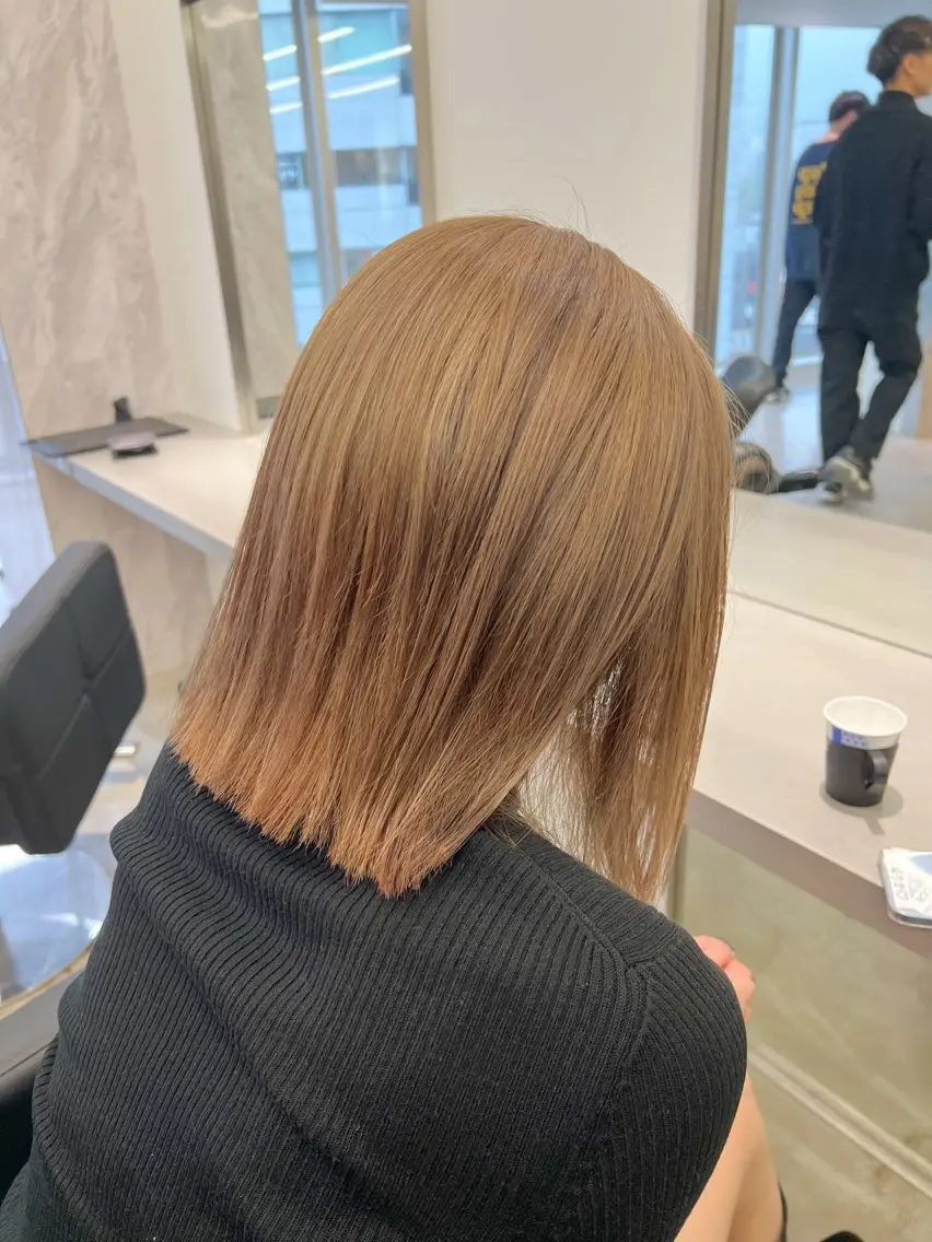 セミロング カラー ヘアカラー トリートメント 艶ハイトーン🔆 ️️️安座間 希のヘアスタイル