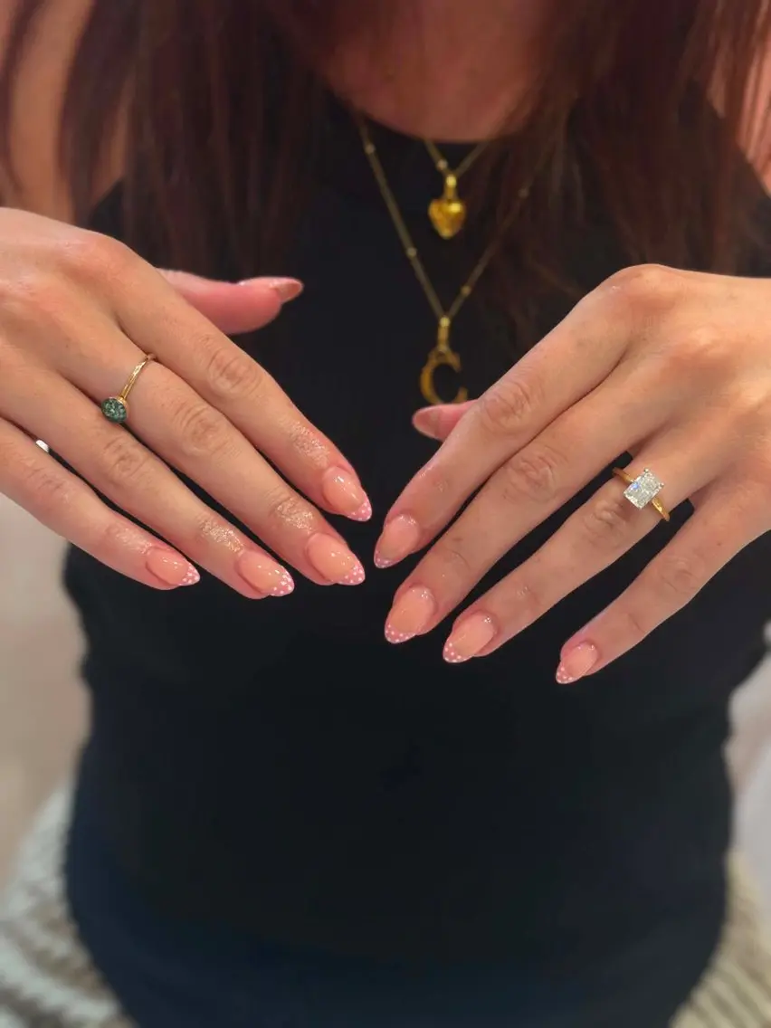 ネイル ガーリー 韓国ネイル 持ち込み リボン ワンホンネイル AURA Nailsalonのネイルデザイン