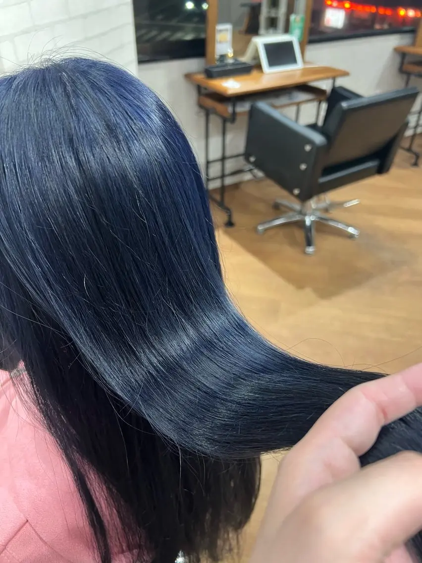 ロング カラー ブリーチ ブルーカラー ネイビーカラー ヘアカラー レ ナのヘアスタイル