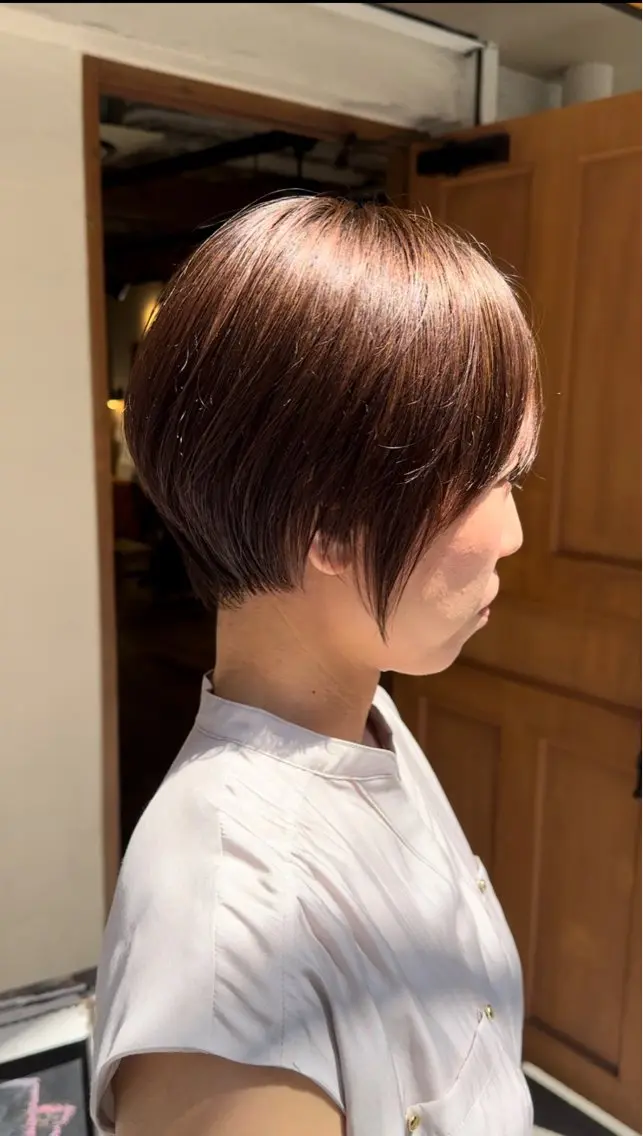 ショート カラー 丸みショート ベージュカラー ブリーチ ブリーチなしカラー ショートヘア 伊藤 慎吾のヘアスタイル