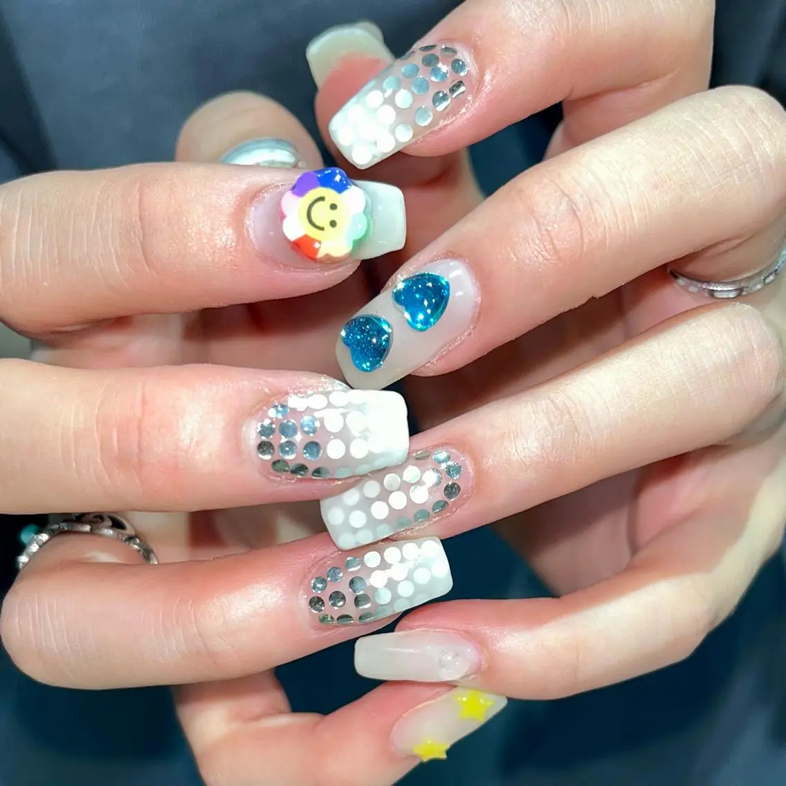 ネイル 🪐富島彩夏 /海外nail🪐のネイルデザイン