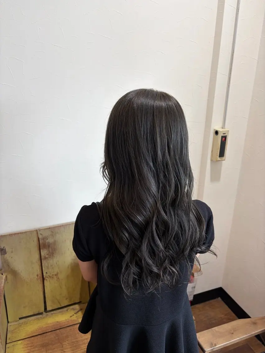 セミロング カット ヘアカラー 艶髪/透明感カラー 下山 萌華のヘアスタイル