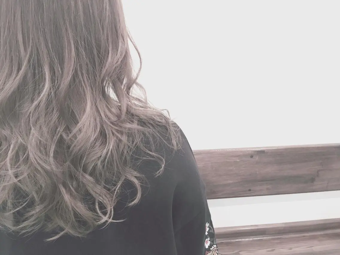 ロング カラー アディクシーカラー ブリーチ ダブルカラー グラデーションカラー ハイライトカラー てんま さやかのヘアスタイル