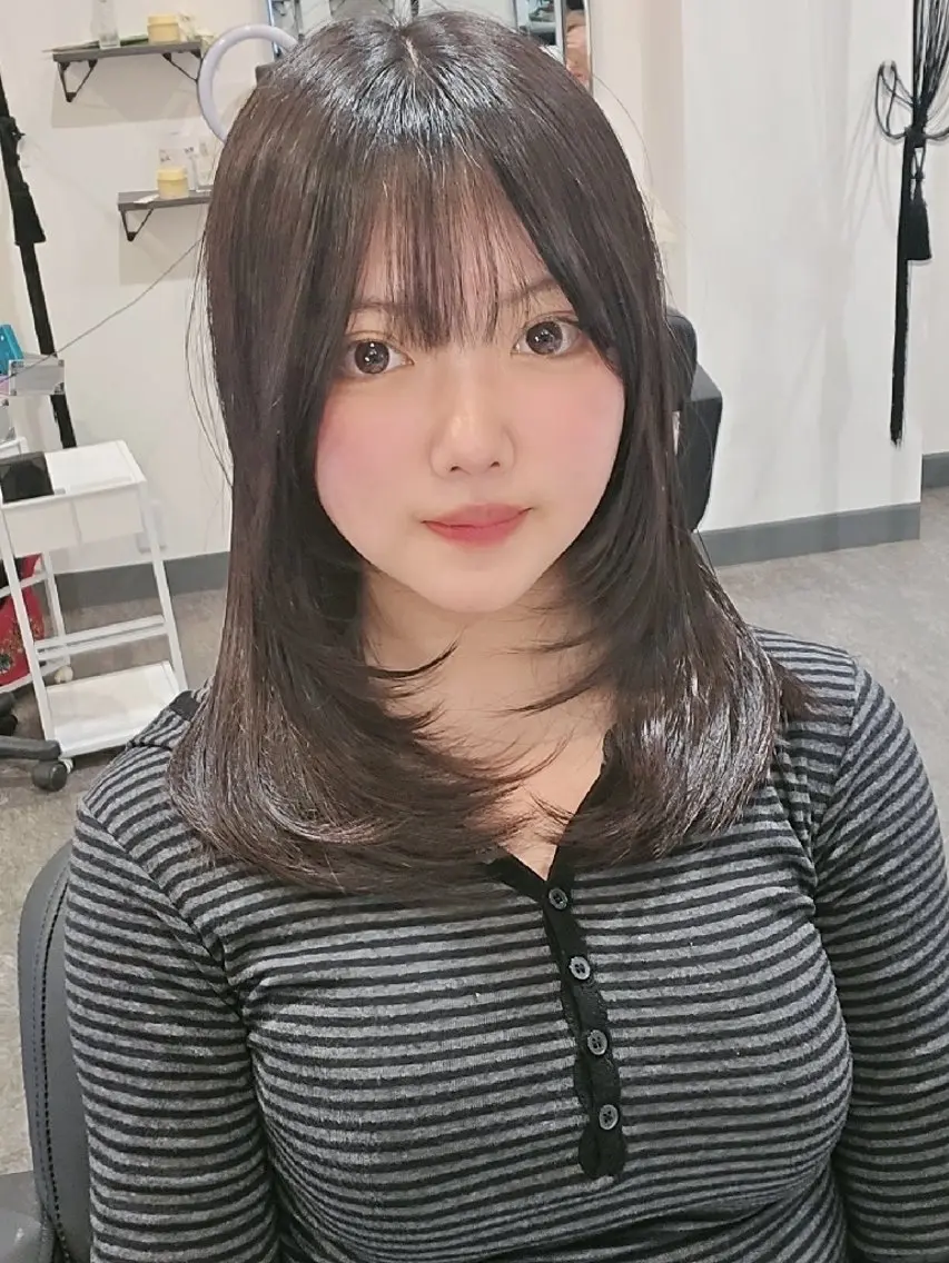 セミロング レイヤーカット カット LEE HANAのヘアスタイル