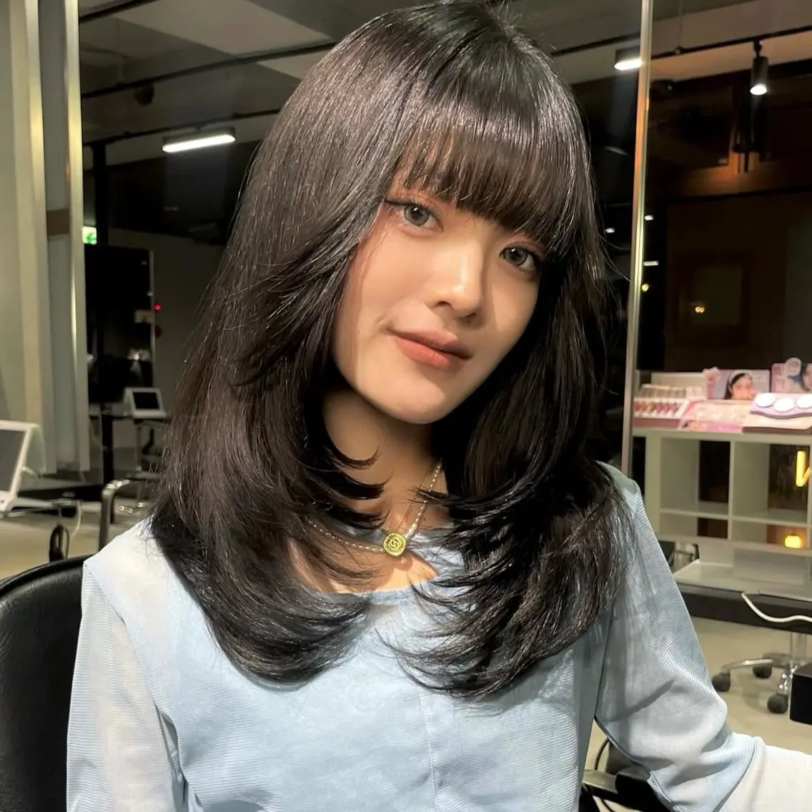 セミロング カラー ブラウンカラー ダークブラウン 顔まわりレイヤー 髪質改善 レイヤーカット カット ヘアカラー 縮毛矯正 トリートメント レイヤー /髪質改善/ariのヘアスタイル