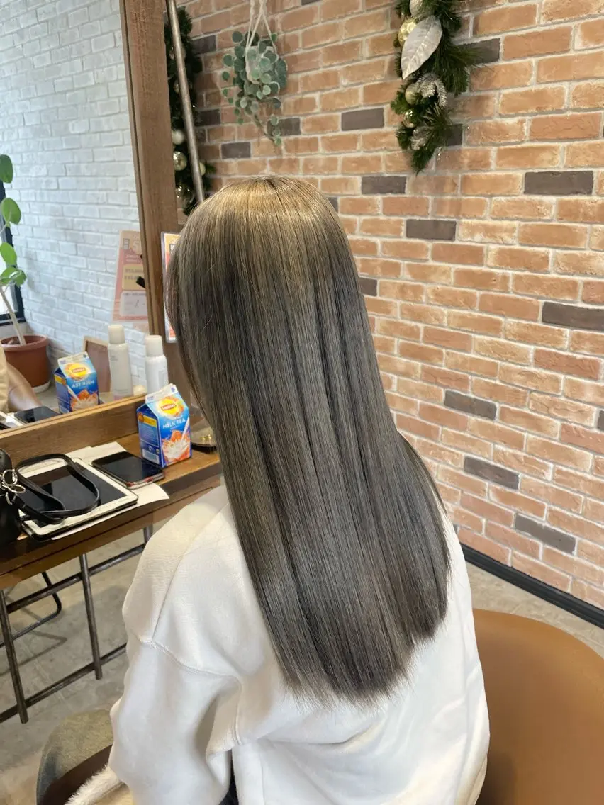 カラー ブリーチ ショコラグレージュ グレージュ オレンジ ヘアカラー 和田 真依のヘアスタイル