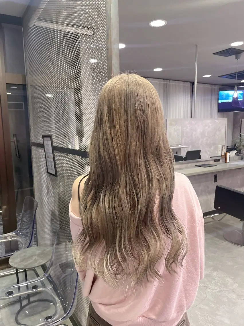 ロング ヘアカラー トリートメント 手塚 由佳のヘアスタイル