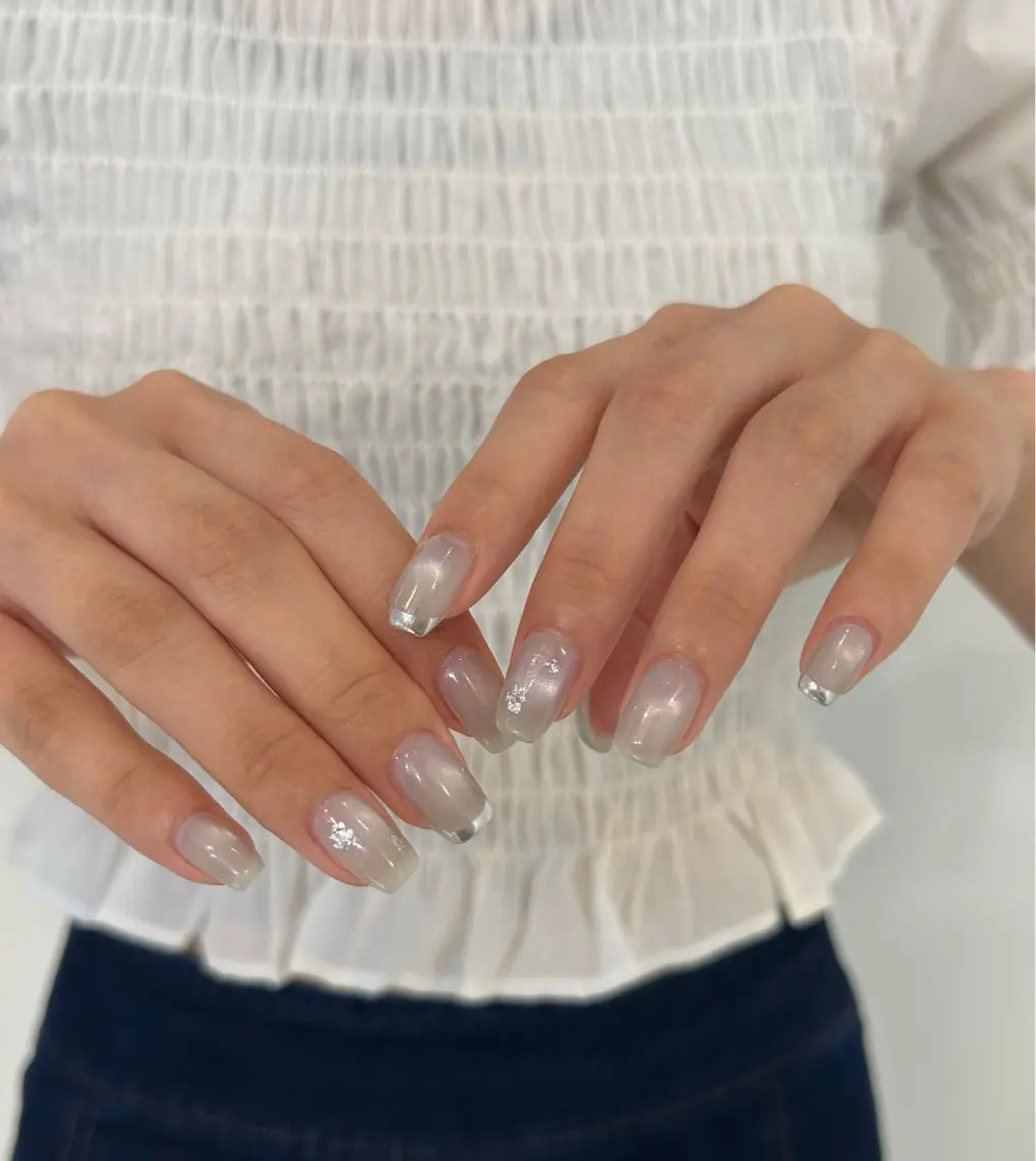 ネイル ミラーネイル CLALA Yuri🩶のネイルデザイン