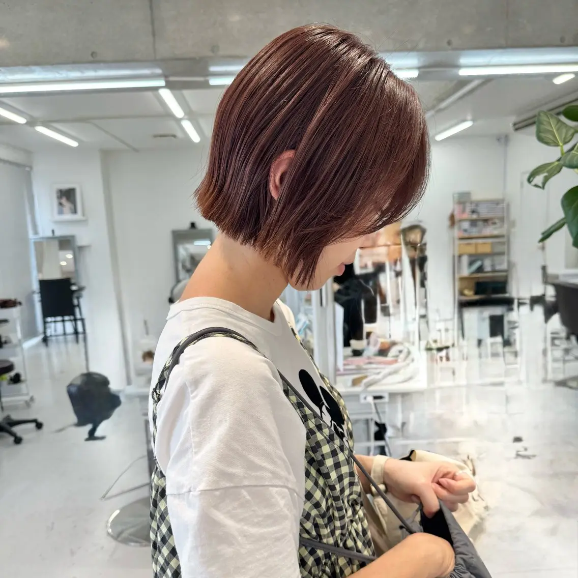 ミディアム 切りっぱなしボブ ボブ カット ヘアカラー トリートメント 会田有紀 /切りっぱなしボブのヘアスタイル