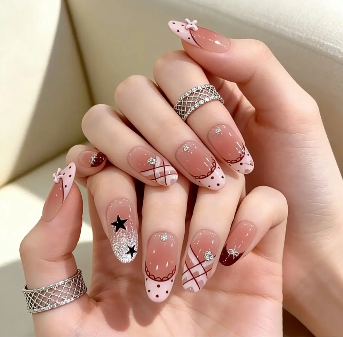 ネイル 桜ネイル フットネイル フレンチネイル グラデーション 氷ネイル・うるうるネイル ハンドネイル Lynn_ Nailのネイルデザイン