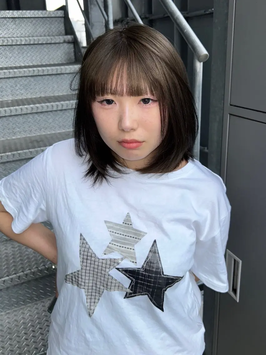 ミディアム カット ヘアカラー 桑江 紫瑞花のヘアスタイル