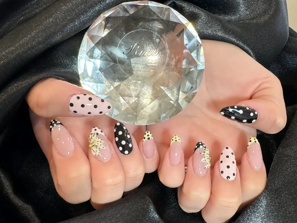 ネイル アートネイル チークネイル ジェルネイル ロングネイル マグネットネイル ハンドネイル Rin Nail 新大久保店のネイルデザイン