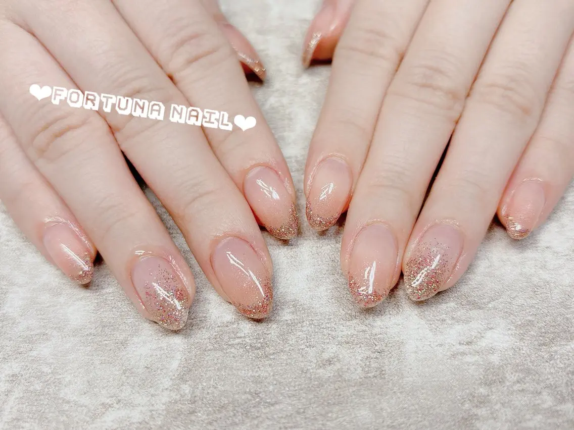 ネイル フラッシュネイル フレンチネイル Nail •Head スパFortunaのネイルデザイン