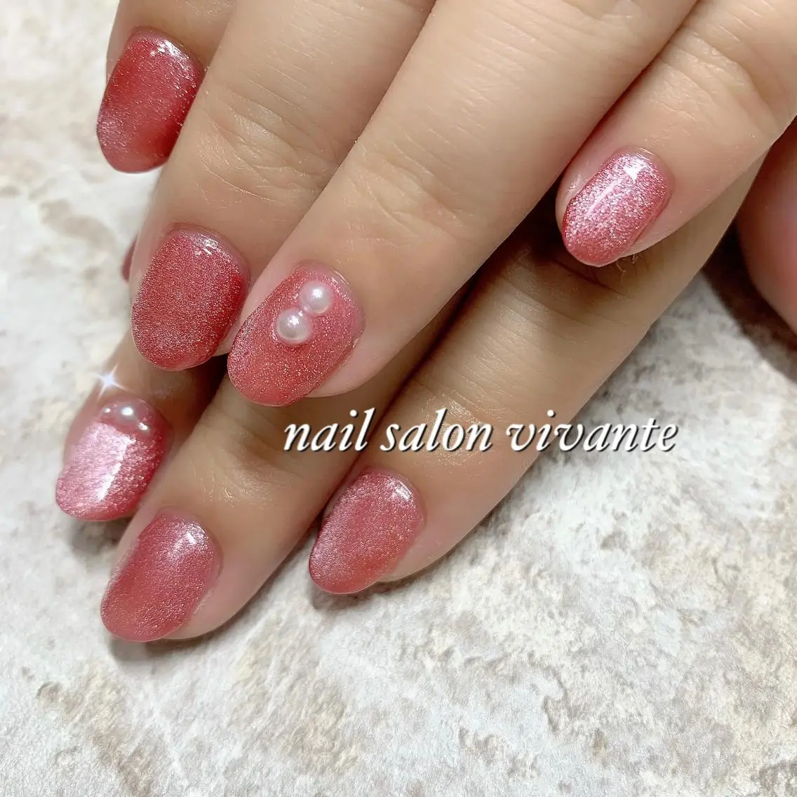 ネイル キラキラネイル マグネットネイル マグネットワンカラー ワンカラーネイル 赤色 nail salon vivanteのネイルデザイン