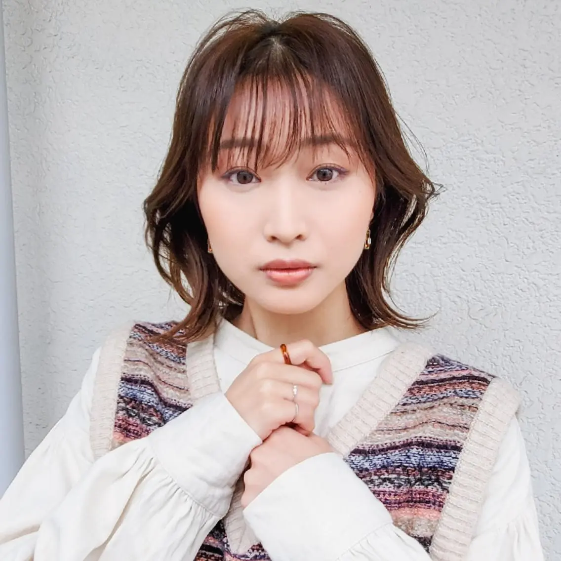 ミディアム カラー 切りっぱなしボブ ショートボブ ミディアムパーマ バレイヤージュ ベージュカラー カット ヘアカラー トリートメント 韓国レイヤー柔らかい 地毛風縮毛矯正/マツのヘアスタイル