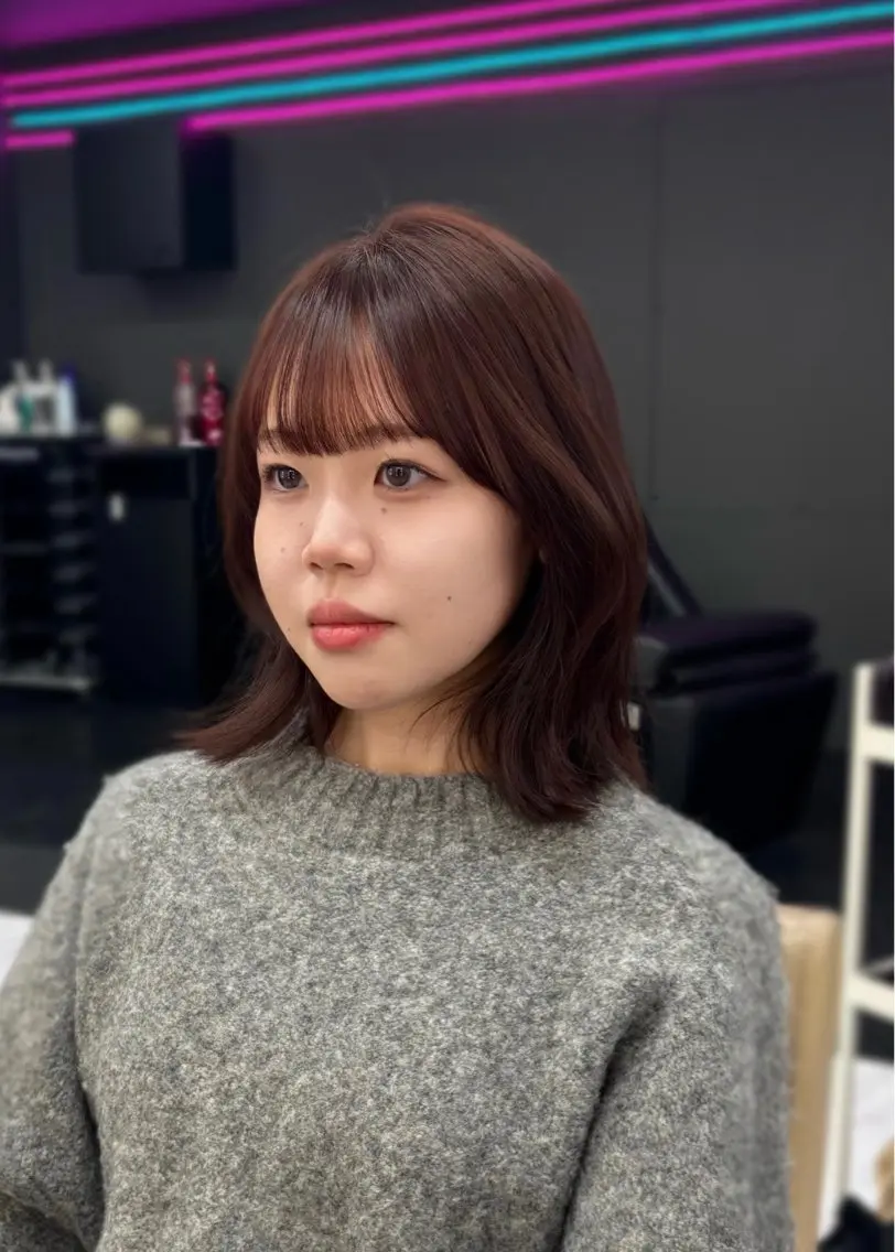 ミディアム カラー ブリーチ ブラウンカラー ブリーチなしカラー ピンクカラー ピンクブラウン カット ヘアカラー トリートメント 岡山 愛のヘアスタイル