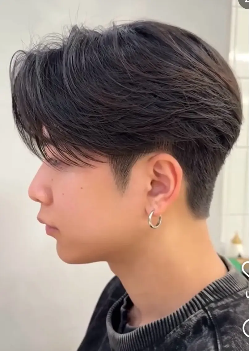 ショート メンズ センターパート ゆうとレイヤーカット ショートカットパーマのヘアスタイル