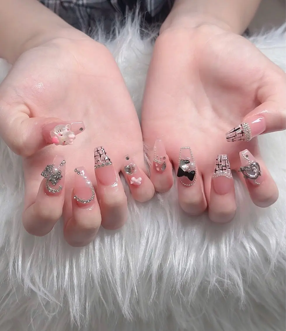 ネイル フレンチネイル ジェルネイル ハロウィン キラキラネイル 韓国ネイル H.baby Nail Salonのネイルデザイン