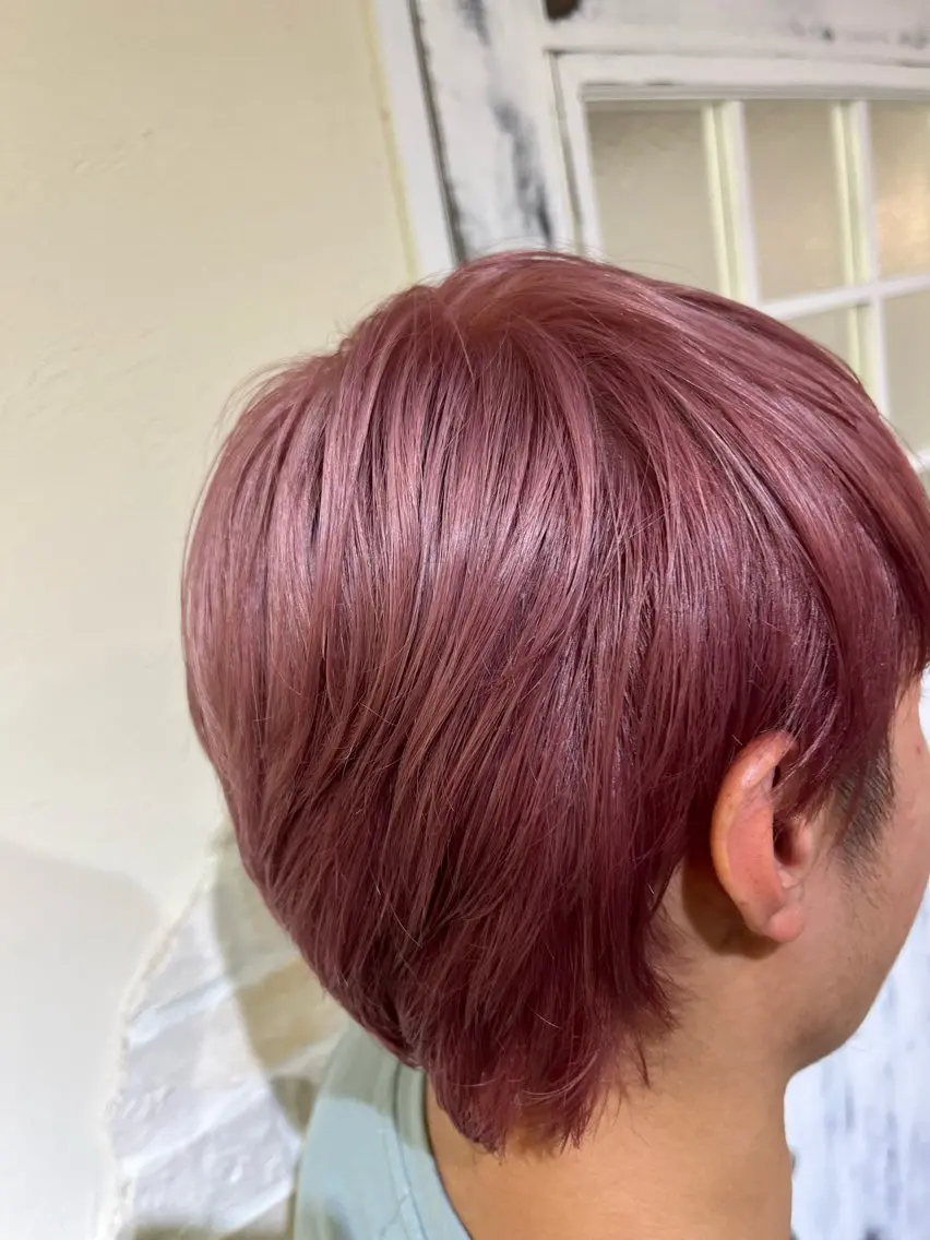 ショート ヘアカラー 飯星慧斗 /ブリーチ、縮毛矯正のヘアスタイル