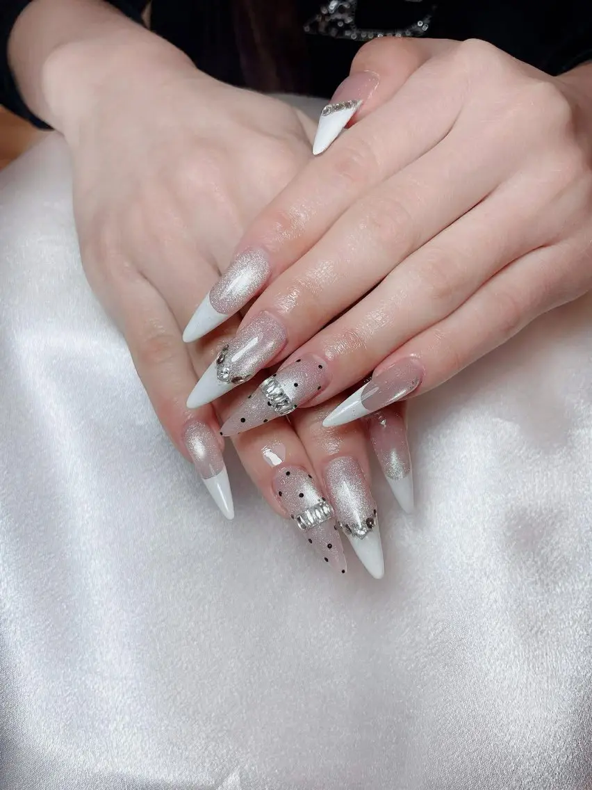 ネイル アートネイル チークネイル ジェルネイル ロングネイル マグネットネイル ハンドネイル Rin Nail 新大久保店のネイルデザイン