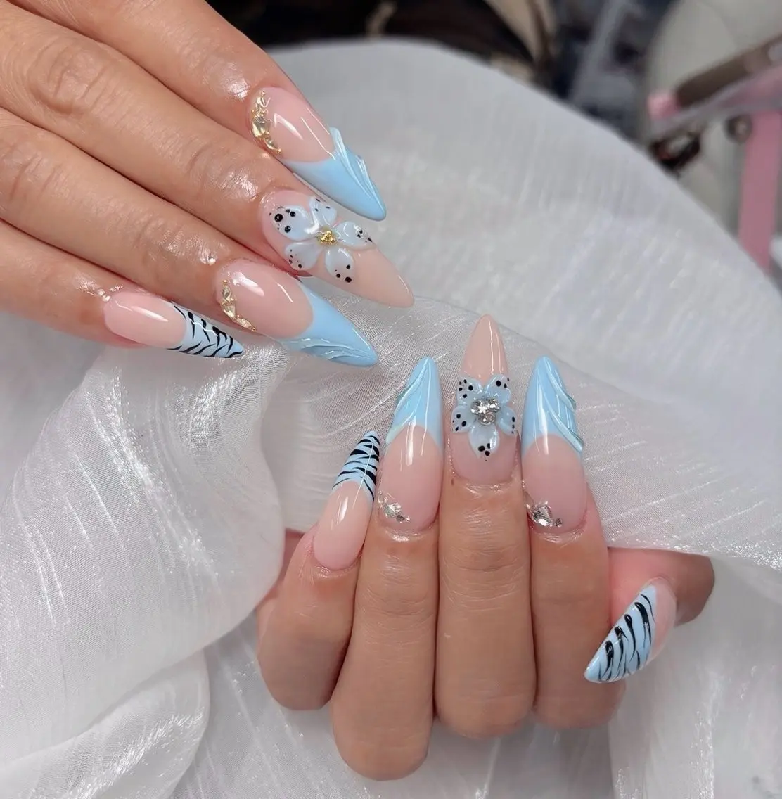 ネイル アートネイル ボルドー フレンチネイル ジェルネイル 氷ネイル・うるうるネイル ハンドネイル Julie NailSalonのネイルデザイン