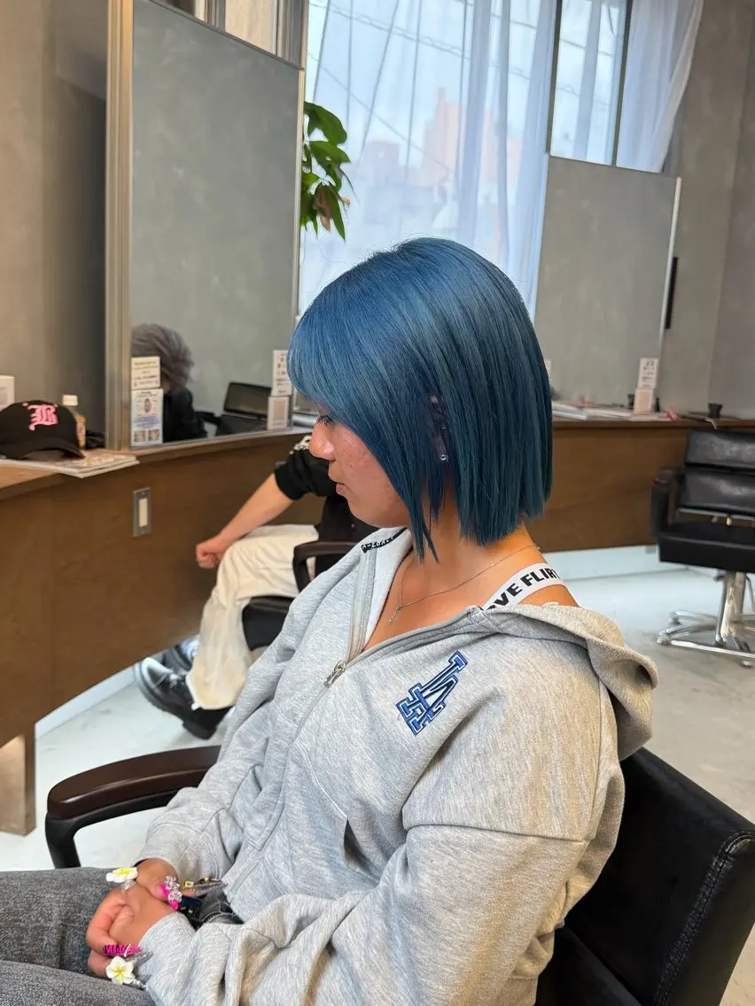 ショート カラー ブリーチ ブルーカラー ✂︎SAITOU AKIRA✂︎のヘアスタイル