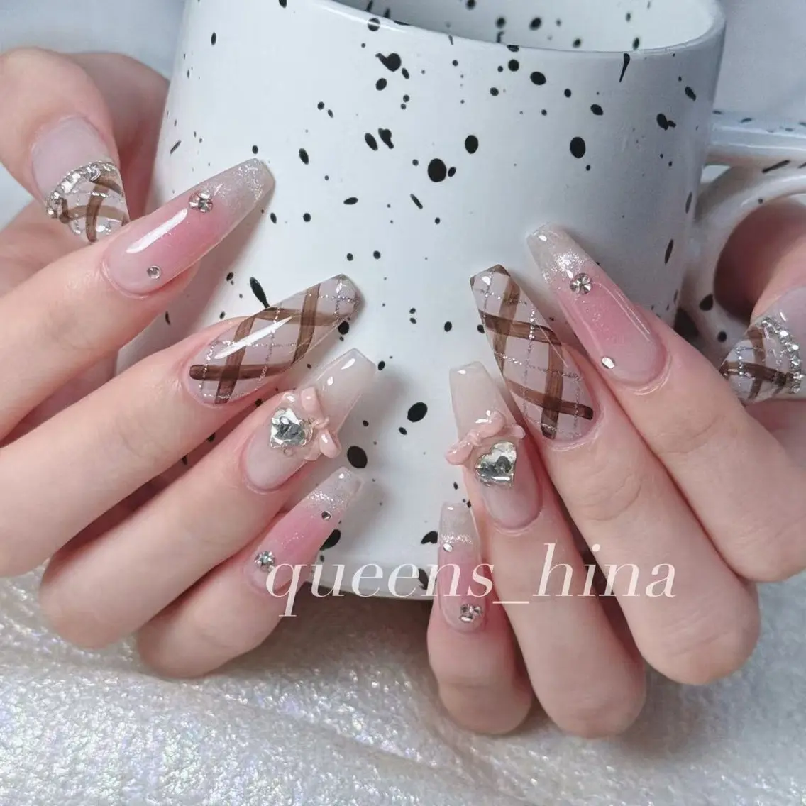 ネイル ハンドネイル Queens テイのネイルデザイン