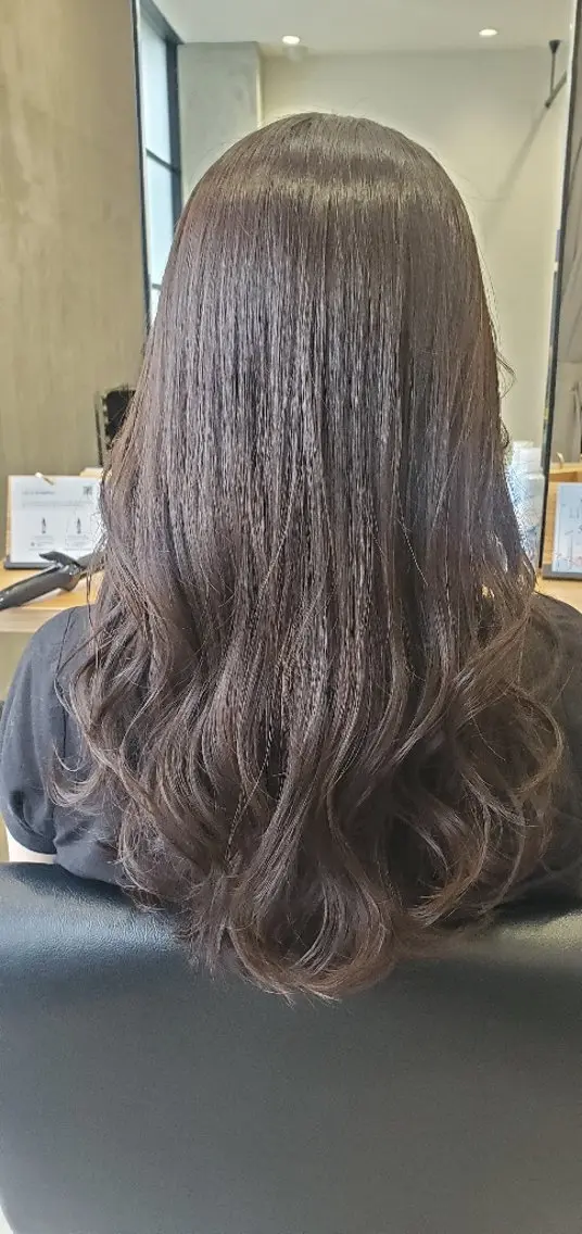 ロング カラー ブラウンカラー ナチュラルブラウン 儀間 真琴のヘアスタイル