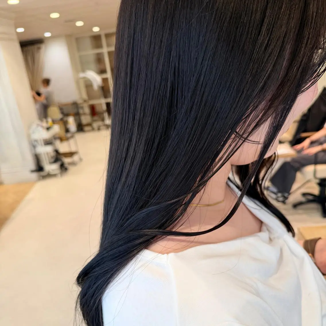 セミロング カラー 黒髪 ブリーチ ブルーカラー ブルーブラック 透明感カラー ☆30代から 女性支持率90％以上のヘアスタイル